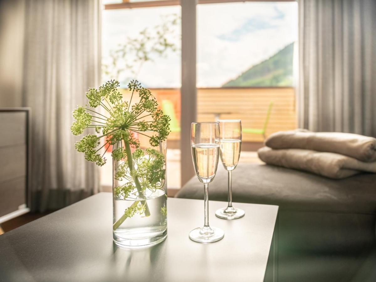 Der Sonnberg Alpinlodges - Apartments Mit Seeblick, Privater Sauna Und Self Check-In Zell am See Ngoại thất bức ảnh